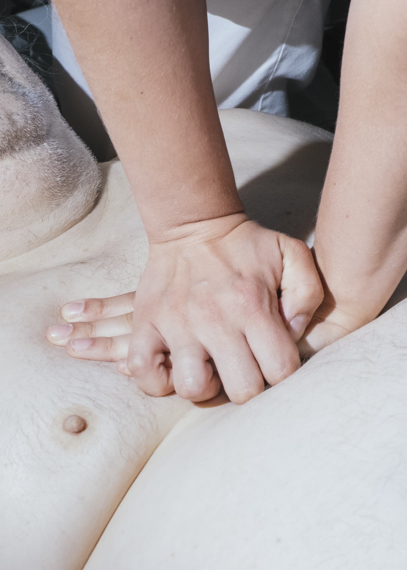 Nicht muede werden —  Hand detail of a nurse preparing breakfast for a patient