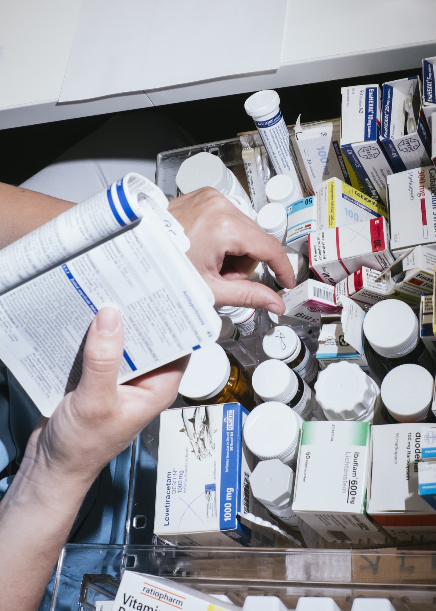 Nicht muede werden — hand detail of a nurse preparing prescription drugs