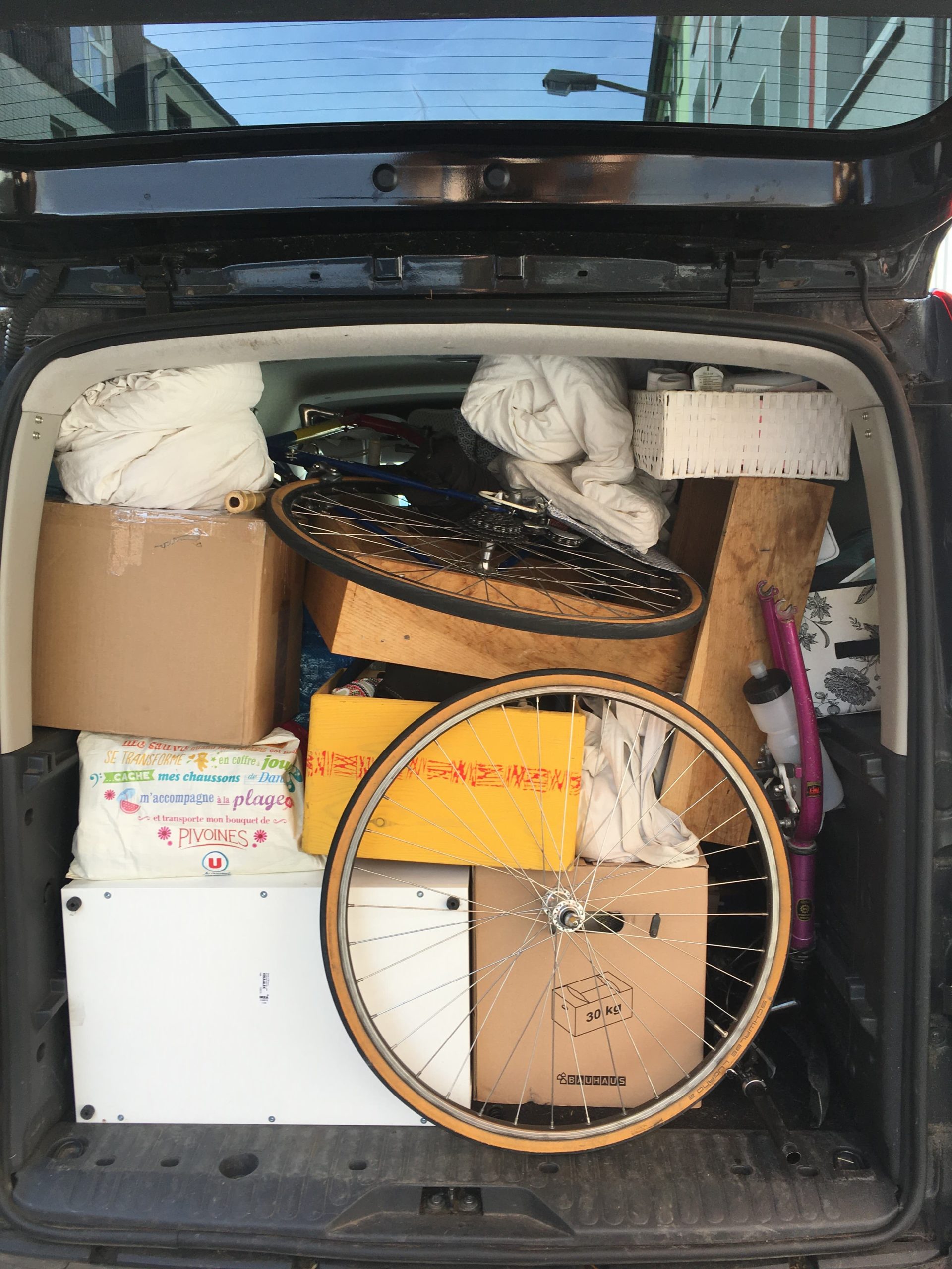 van full of boxes ready to move